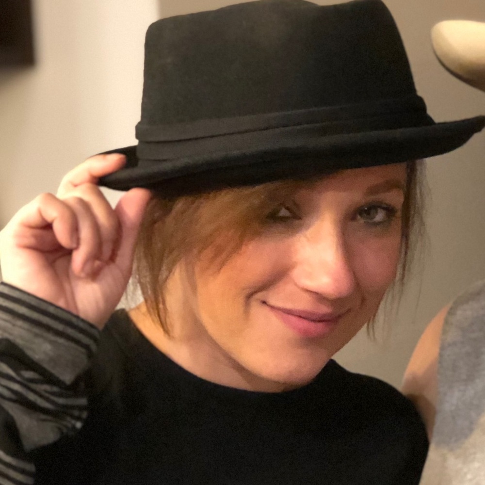 Meet your Posher, Elizabeth